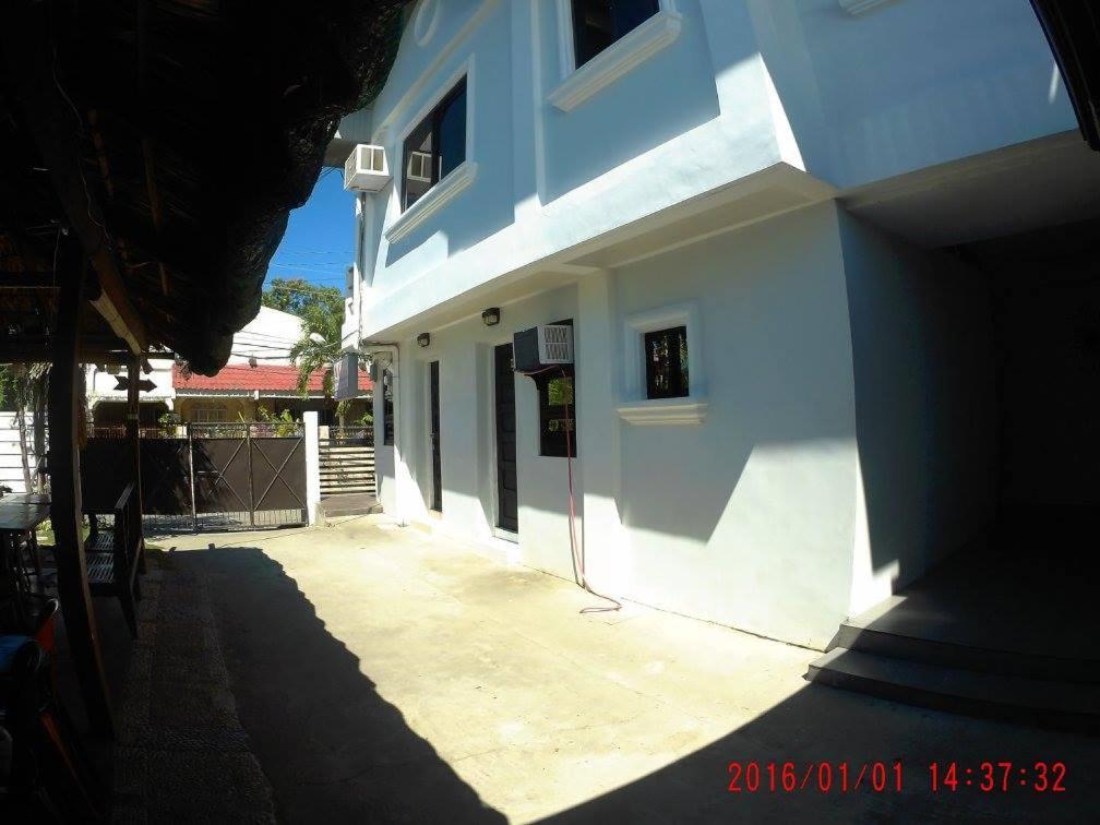 Aa Travellers Pad Hotel Laoag Exterior photo